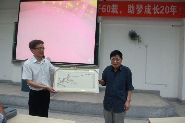 立德树人初心不改　情系学子廿年圆梦