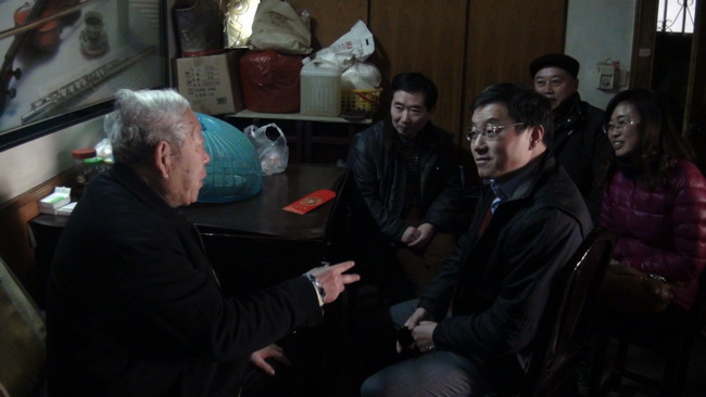 校领导走访慰问离退休老同志
