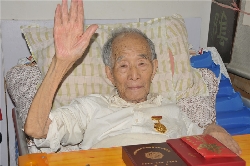 江南大学组织人员走访慰问抗战老同志