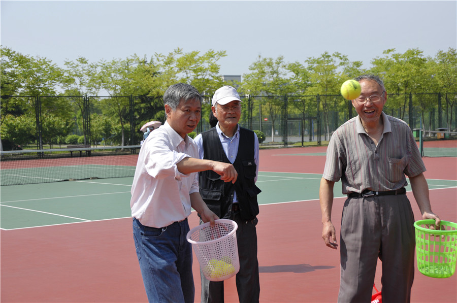 我校离退休人员积极参加江南大学2016年春季运动会