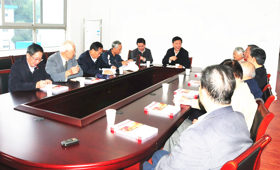 江南大学举行离退休老领导座谈会