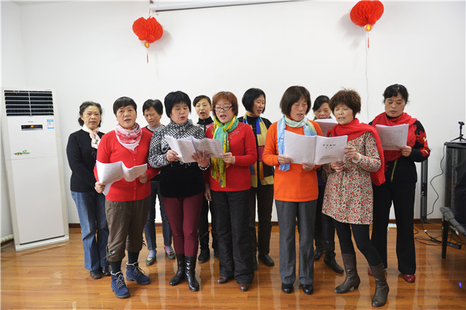 我校老年合唱团举办迎新年联欢会