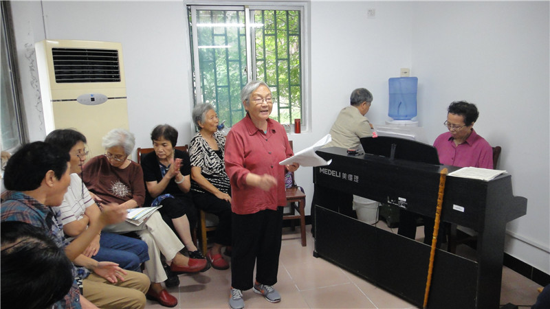 我校离退休处龙山片区文娱组喜庆成立二十周年