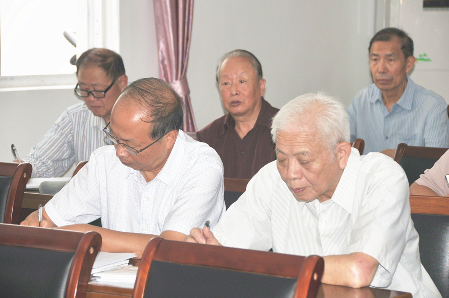 离退休党委举行“两学一做”学习专题会
