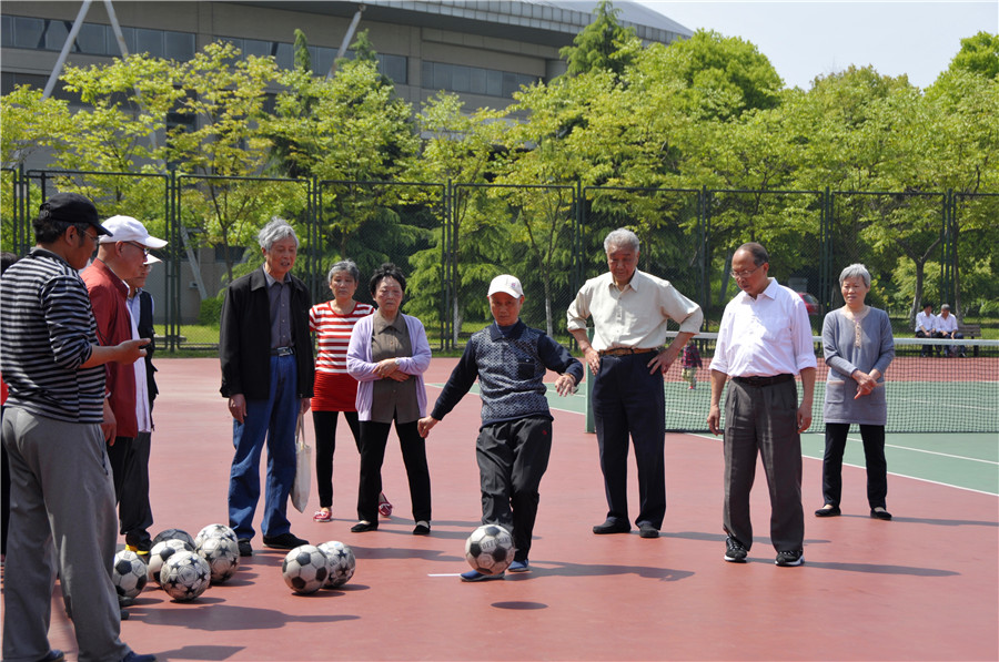 我校离退休人员积极参加江南大学2016年春季运动会