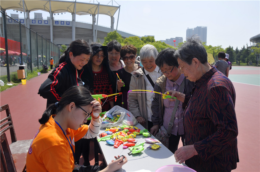 我校离退休人员积极参加江南大学2016年春季运动会
