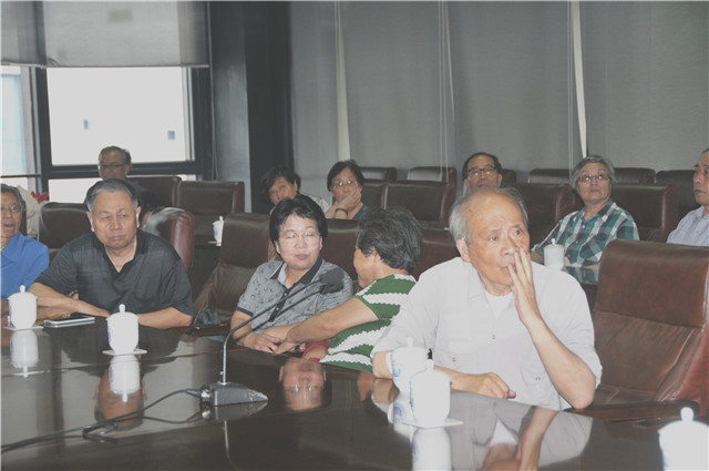 离退休处集体慰问上海退休老同志