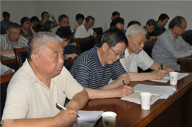 离退休党委举行“三严三实”专题党课教育活动