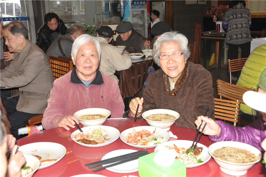 江南大学举办离退休老同志集体祝寿会