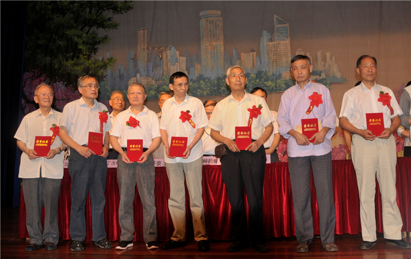 我校老科协会员荣获无锡市老科协表彰